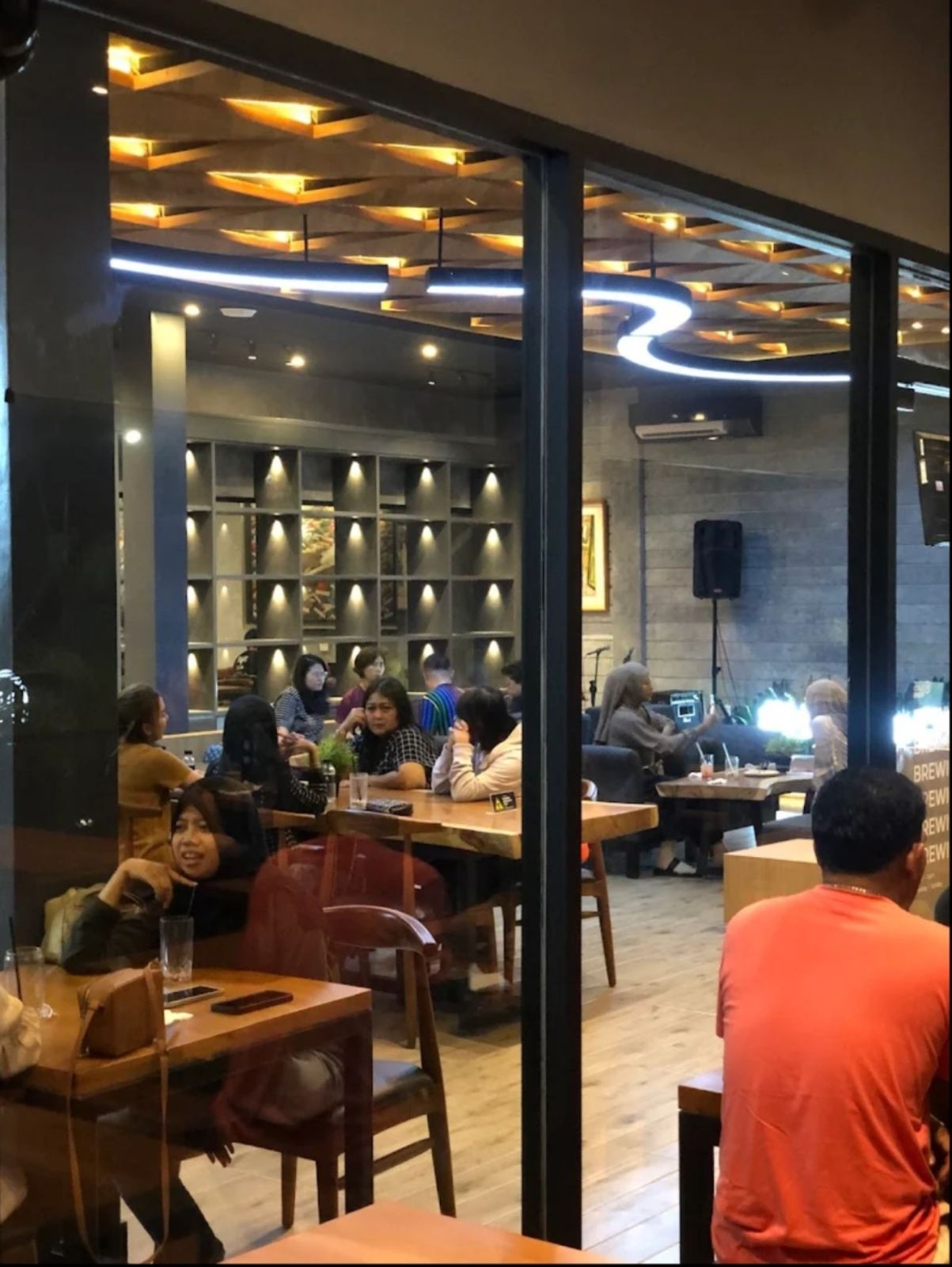Bougenville Cafe: Santai di Jantung Cilacap dengan Kopi Berkualitas