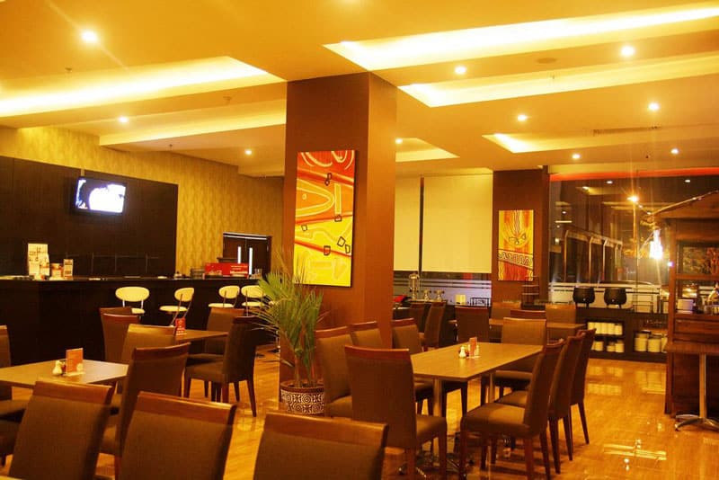 Café yang Menghanyutkan di Jantung Cilacap